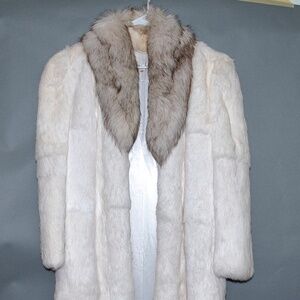 PRICE DROP!! BEAUTIFUL VINTAGE WHITE RABBIT FUR COAT WITH FOX FUR COLLAR